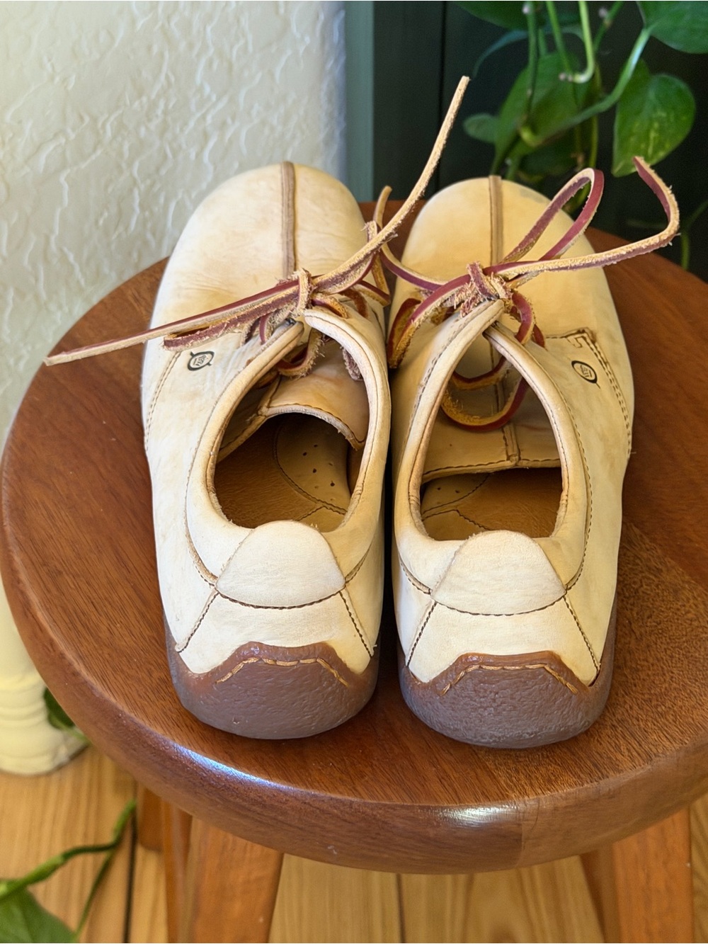 BORN Sahara Nubuck Tan lace-up shoes Sz 9.5 /41 - Picture 2 of 4
